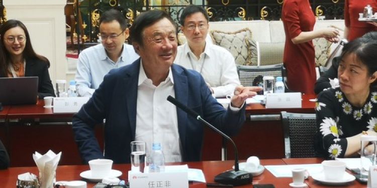 华为技术有限公司总裁任正非5月21日在回答记者提问。新华社记者白瑜摄