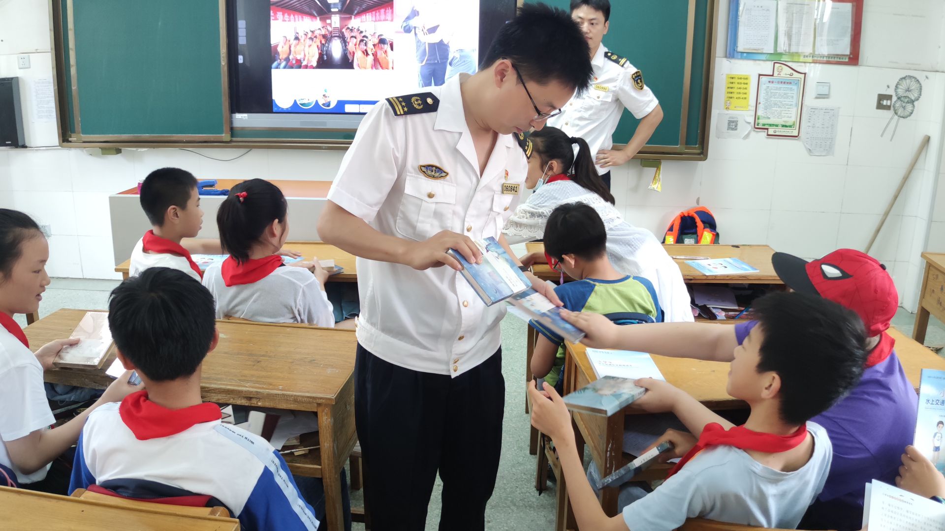 盐城海事局开展水上安全知识进校园活动 - 盐城新闻网