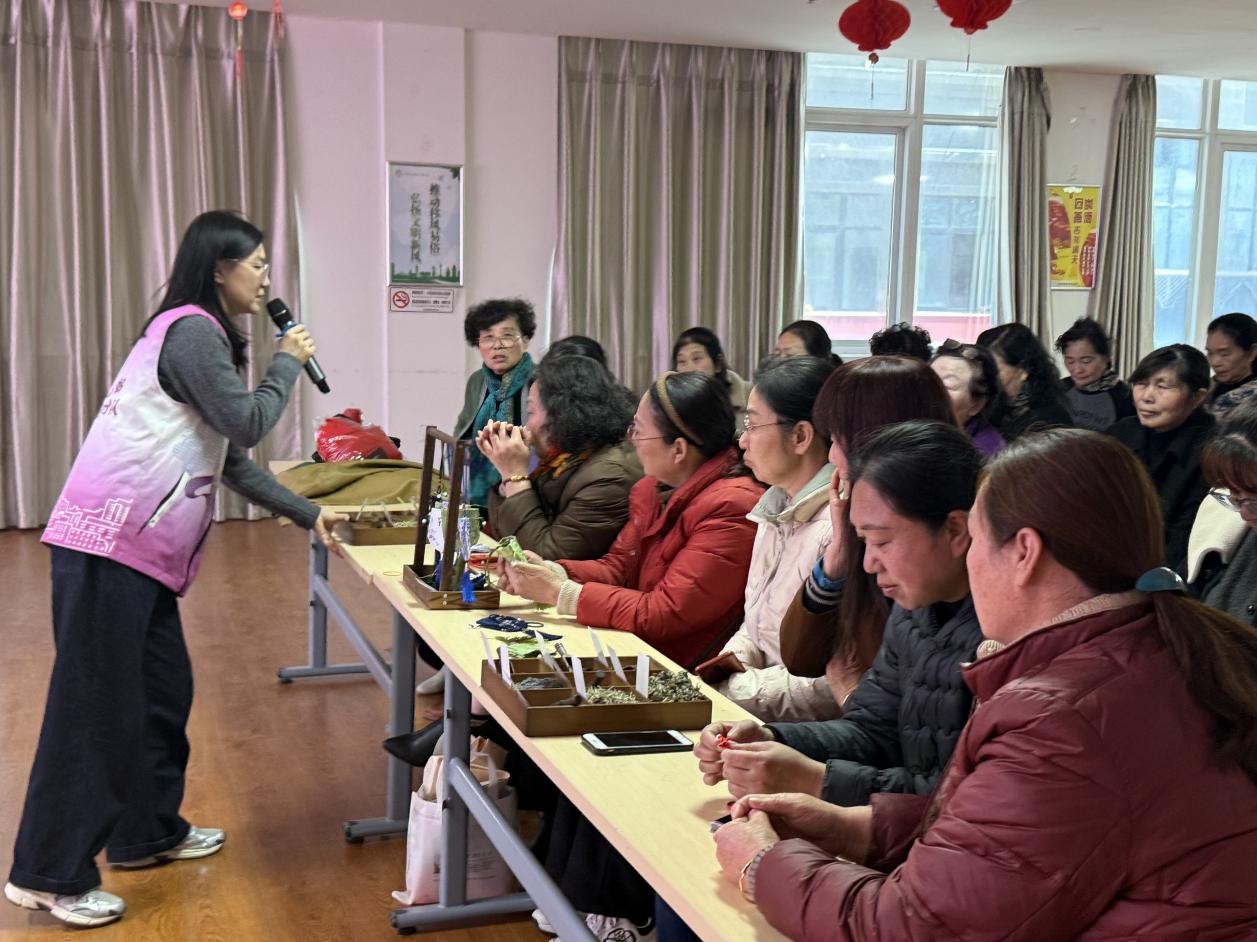 黄海街道钱江社区：开展女性健康知识讲座