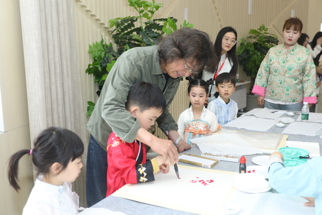 紫薇幼儿园开展“墨香润童心 书画启童智”活动