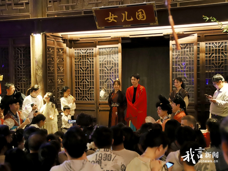 珠溪古镇夜游“嗨翻天”