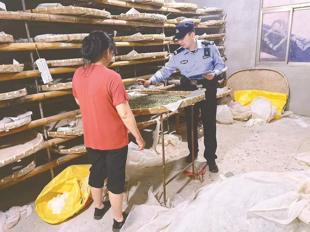 射阳县公安局特庸派出所  深耕乡村警务 助力桑园发展