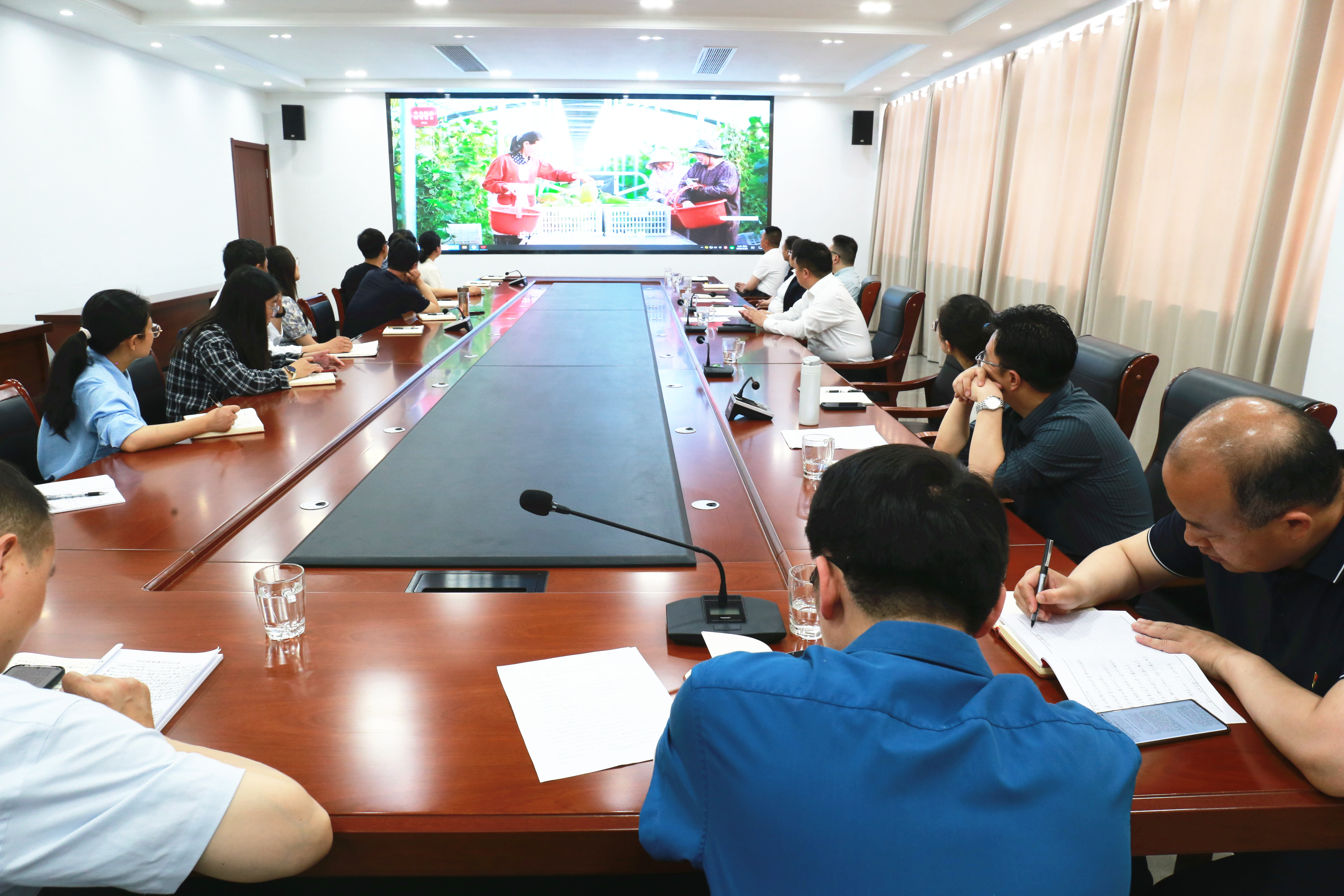 新街镇：强化党员干部作风建设