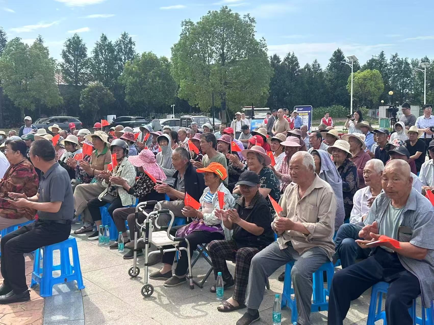 区县新闻丨盐城大丰:开展文化志愿“大篷车”进社区活动