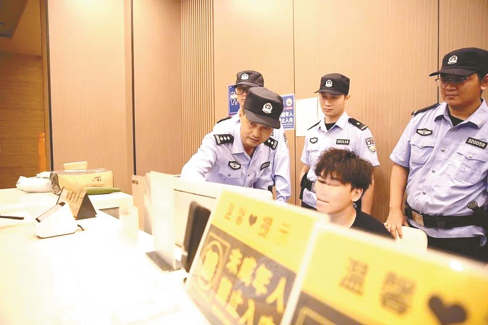 射阳公安：竭“警”全力 织就文明平安网