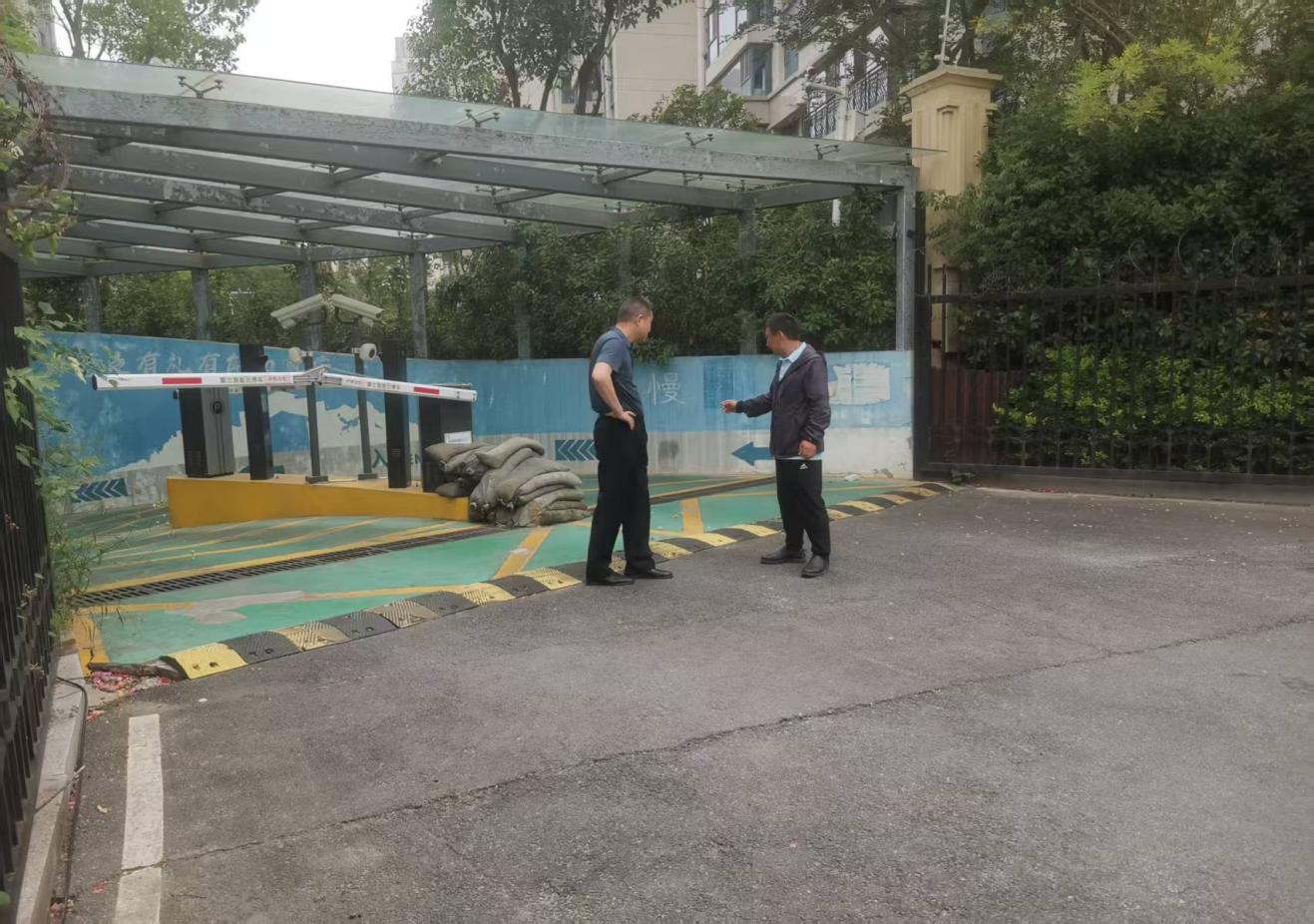 科城街道全力以赴保障小区防汛安全