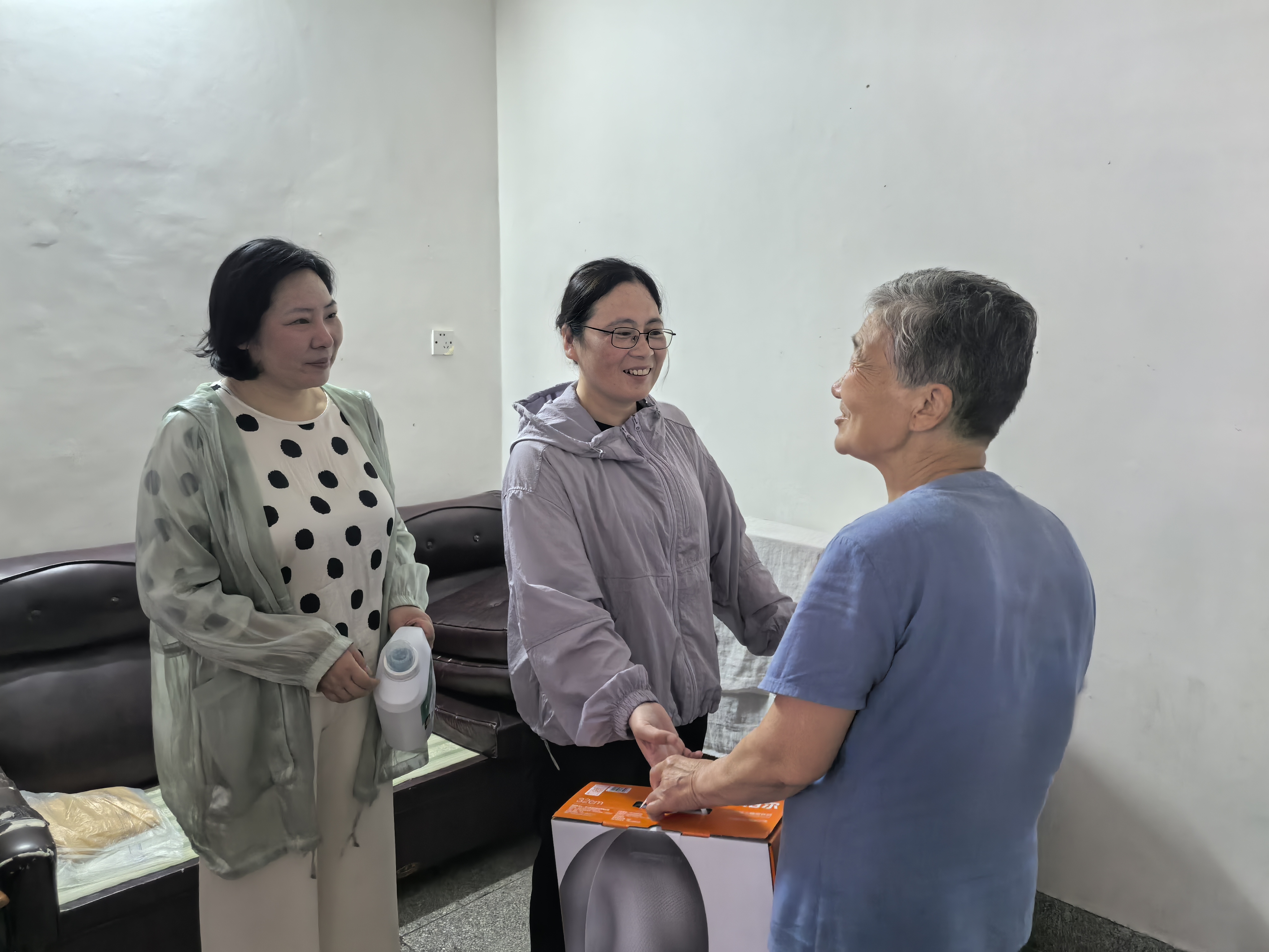大洋街道东升新村社区： 情暖老人心  关爱零距离