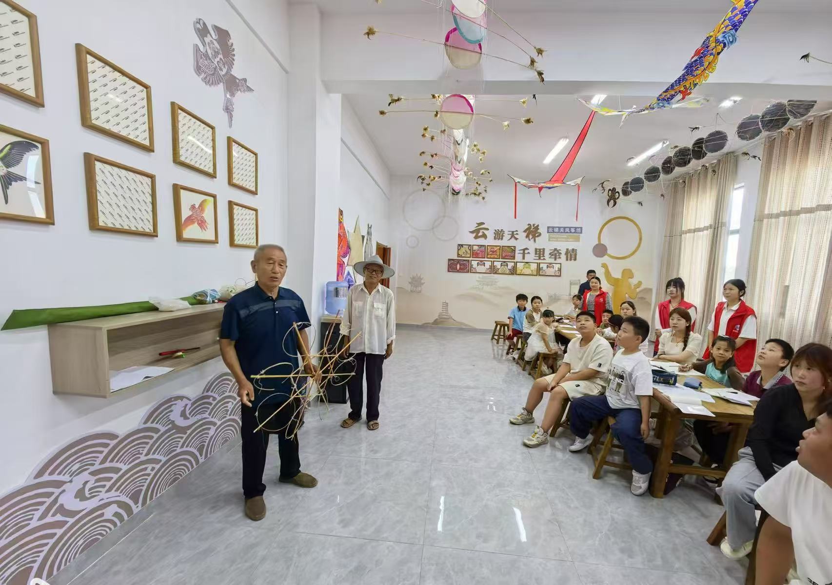 黄圩镇：开展手工风筝制作教学活动