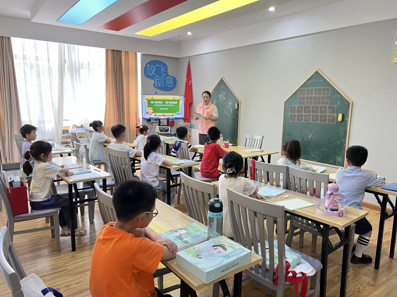 伍佑街道珠溪社区妇联开展暑期儿童安全护航宣传活动