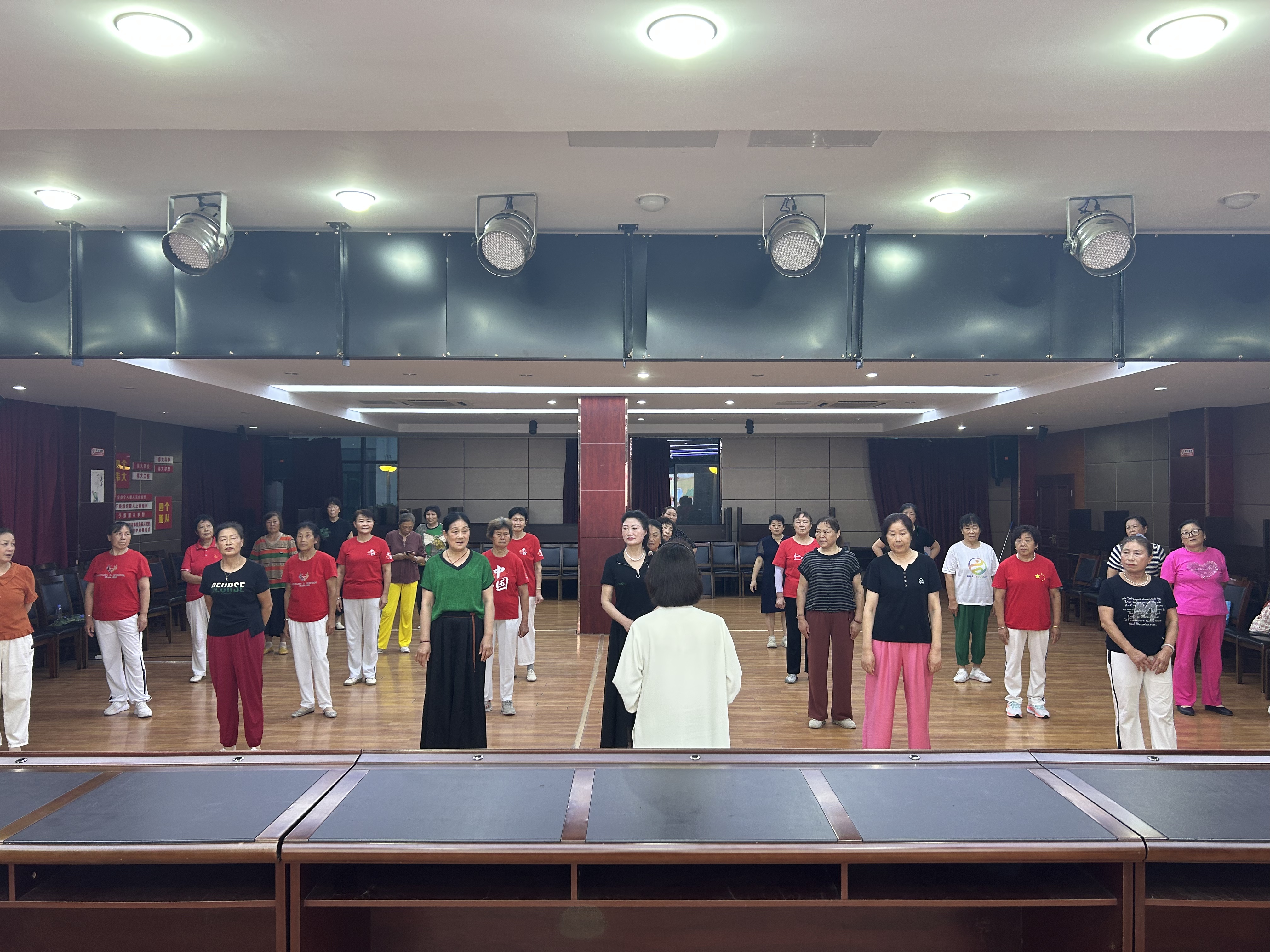 南阳镇：银发学员乐享健康“必修课”