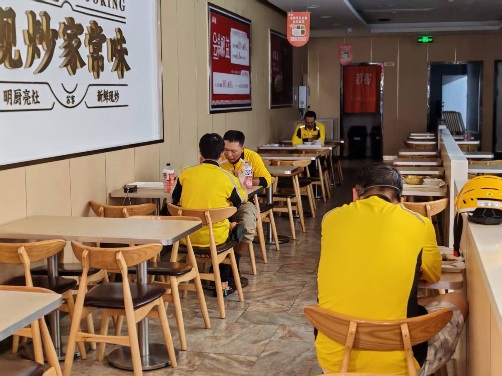 黄海街道首个“小哥食堂”成功上线