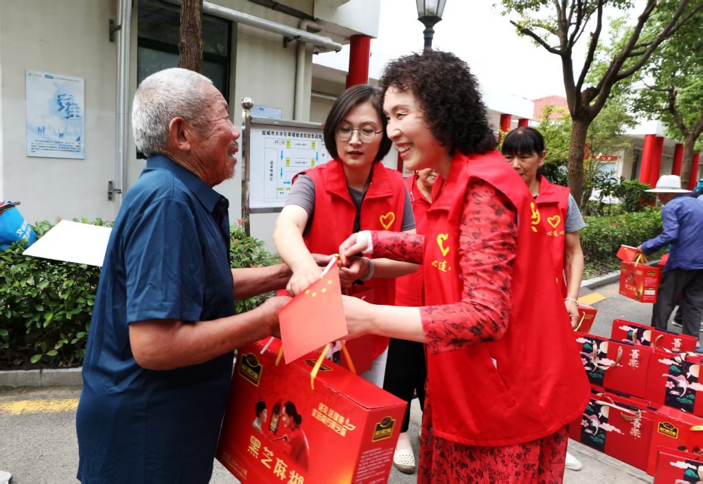 陈连芳：26年爱心坚守，让志愿服务之花绽放古镇