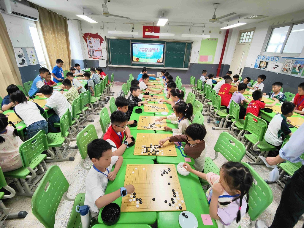 盐城秋季少儿围棋定升段（级）赛火热开赛 八百棋手“斗智”名场面来袭