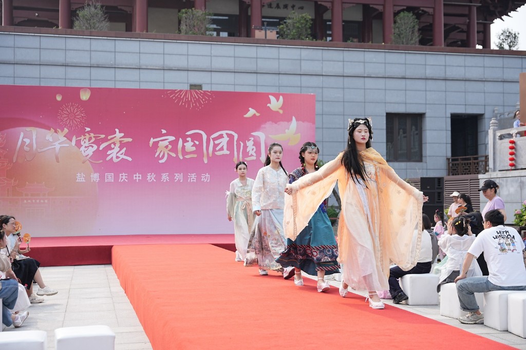 8天接待12.7万人次！盐城市博物馆“双节”持续火爆