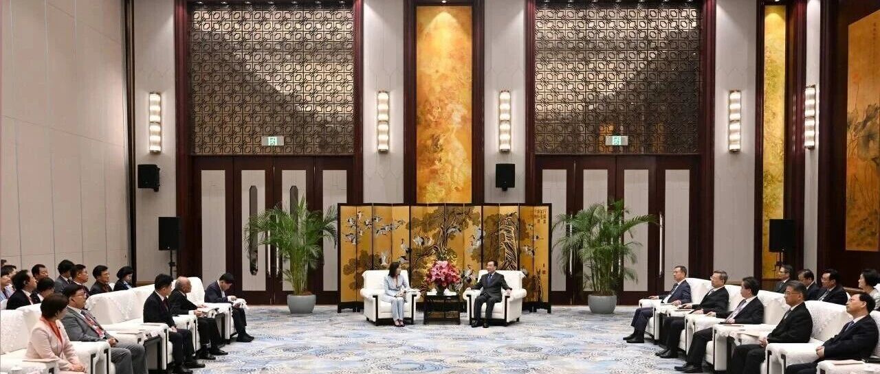 江苏省人大与日本韩国地方议会圆桌会议在我市举行
