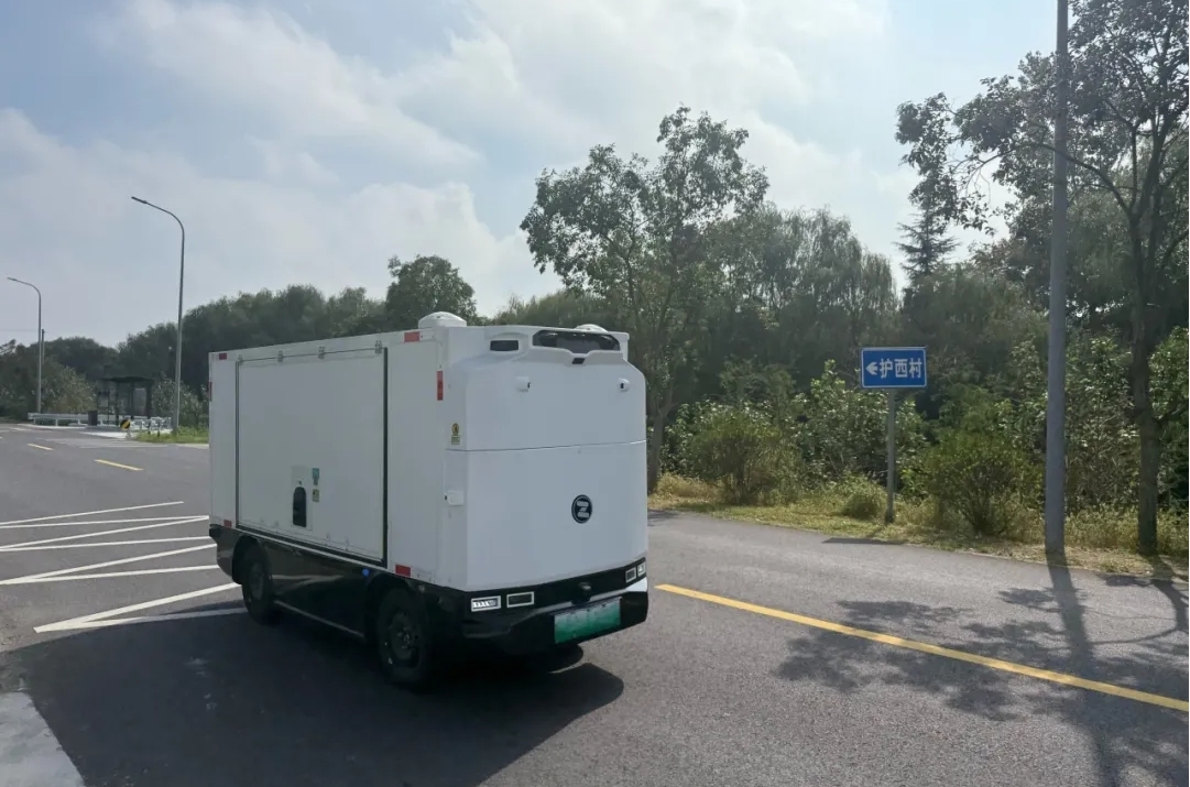 盐都：无人配送车“下乡”打通物流“最后一公里”