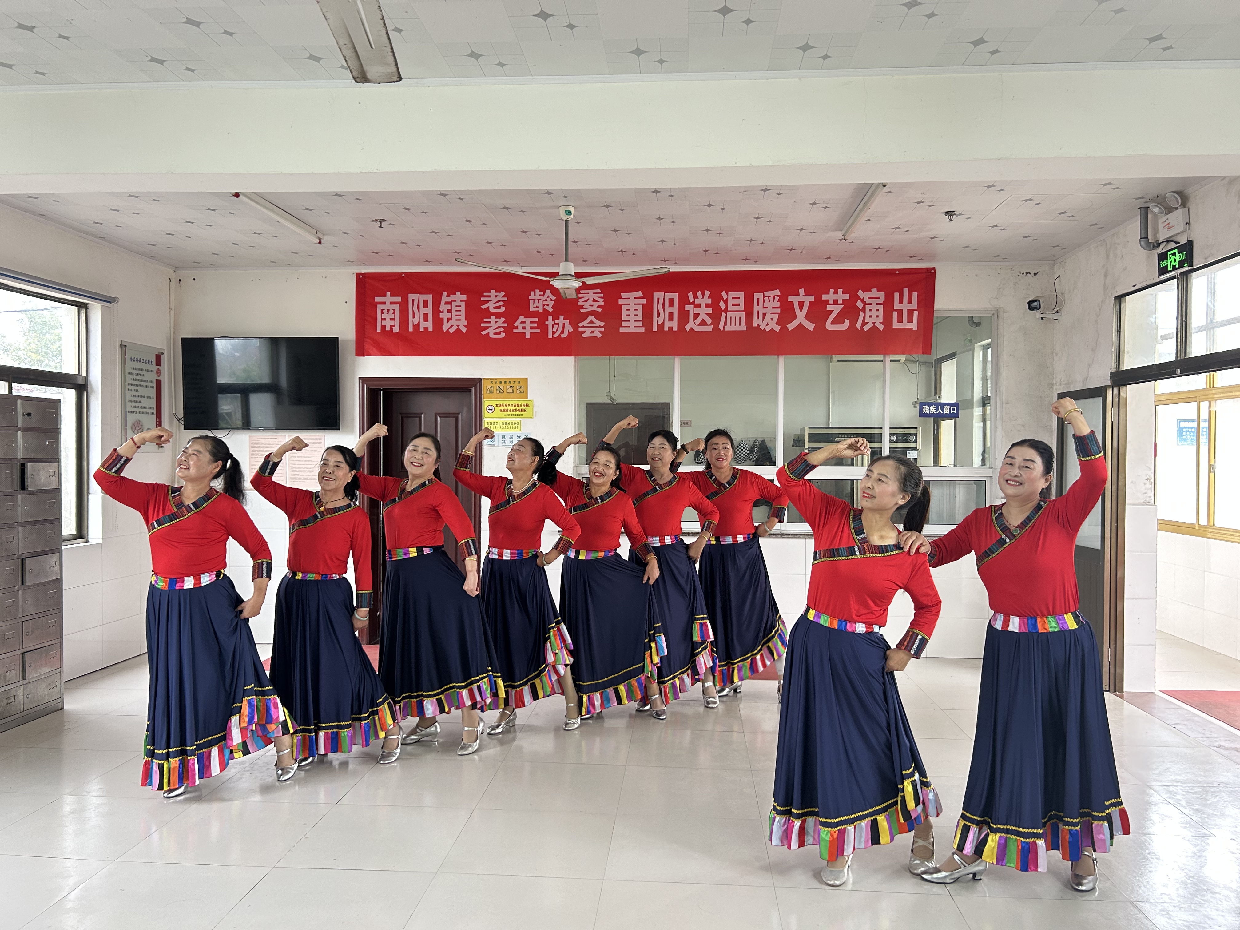 南阳镇：情暖重阳节 艺润老人心