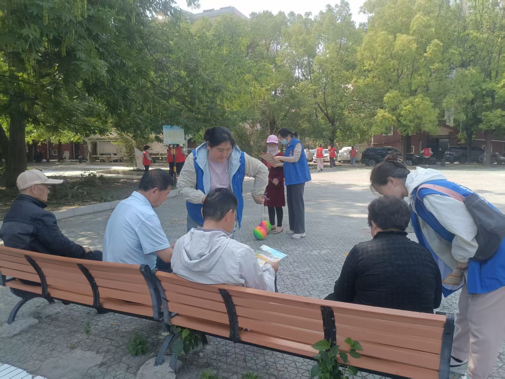 黄海街道：网格织密温情网 适老改造暖夕阳