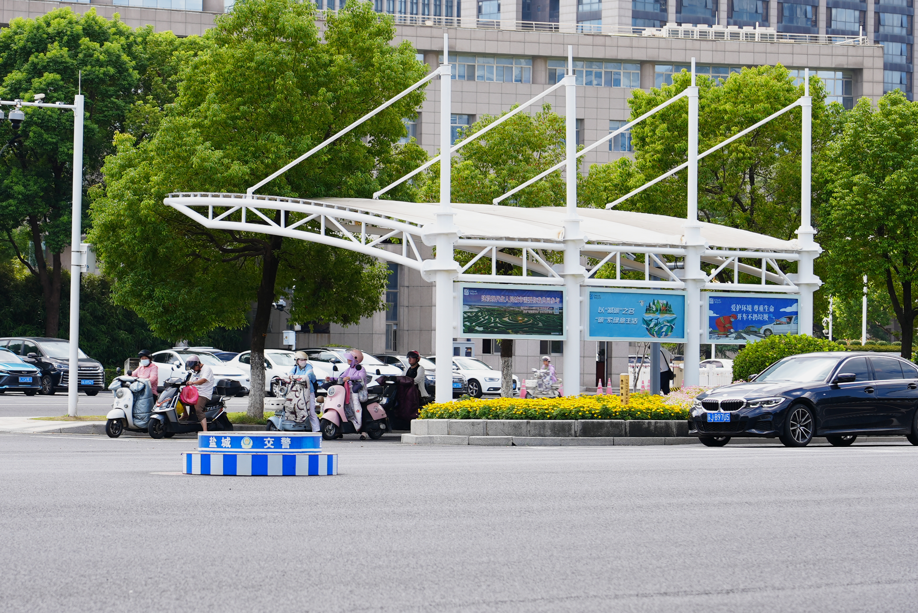 市区遮阳雨棚改造焕新