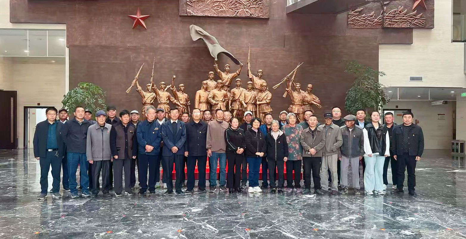 万盈镇六川村组织党员踏红色足迹忆初心