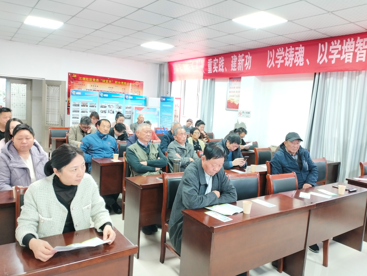 新河街道三墩社区开展疾控预防知识宣传活动