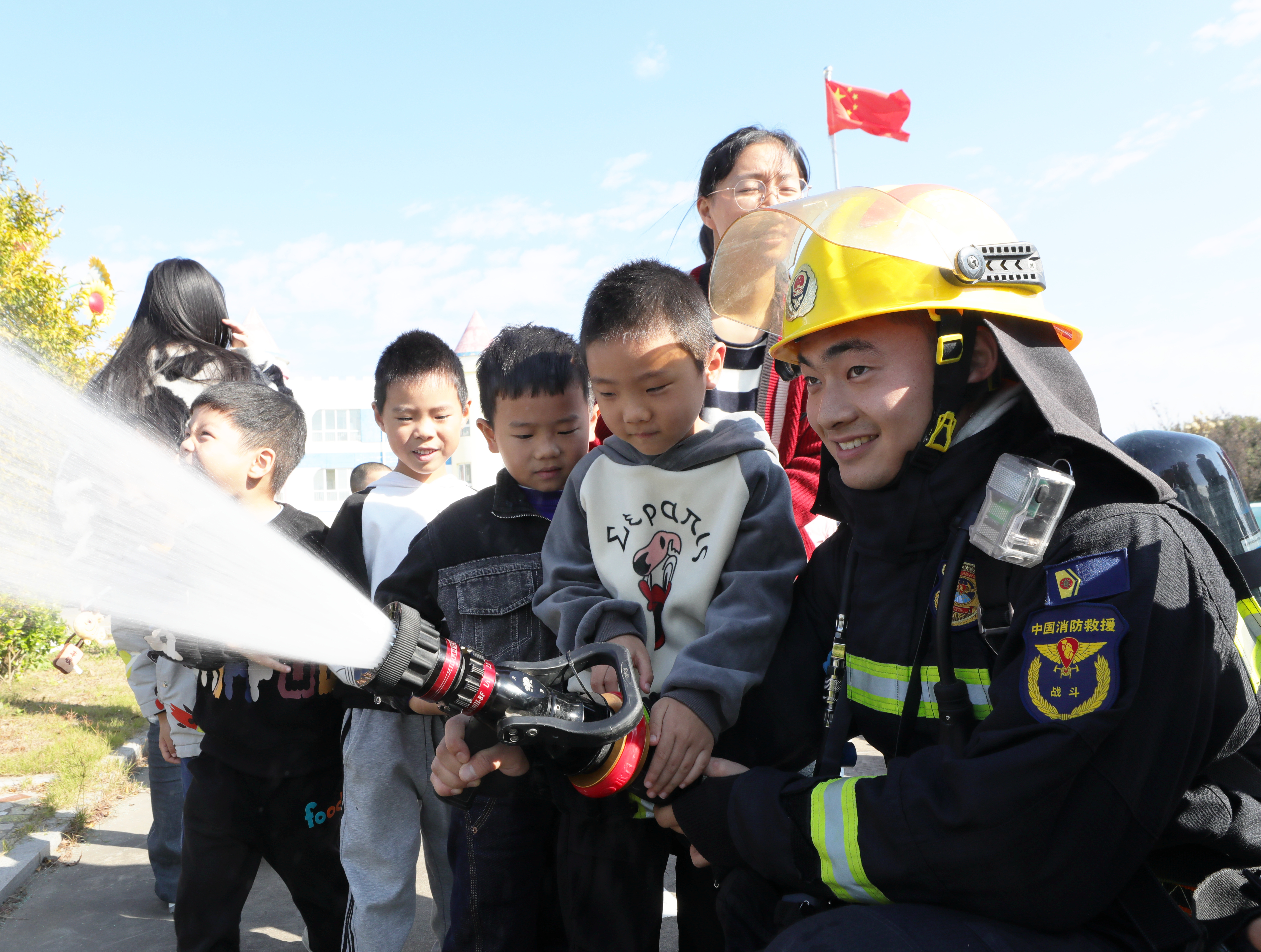 消防知识进校园 草堰萌娃学避险