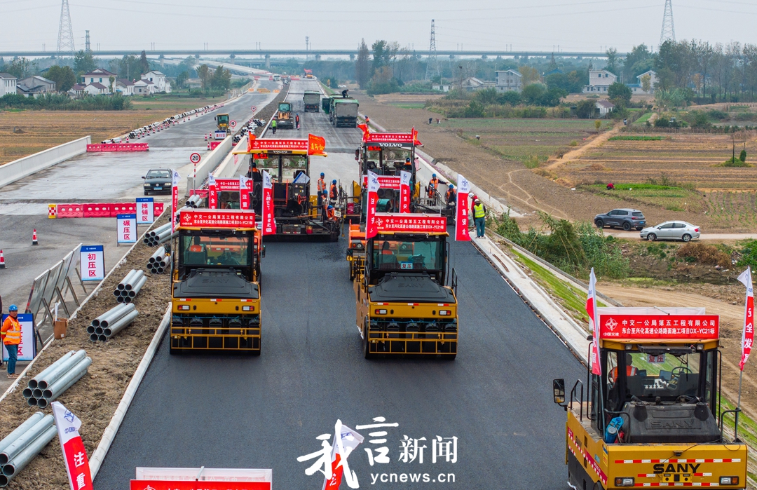 东兴高速东台段沥青摊铺施工
