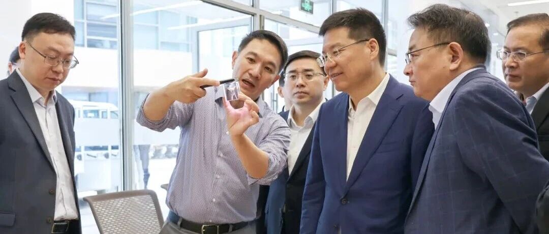 严汉平在沪参观进博会并拜访重点企业和知名高校