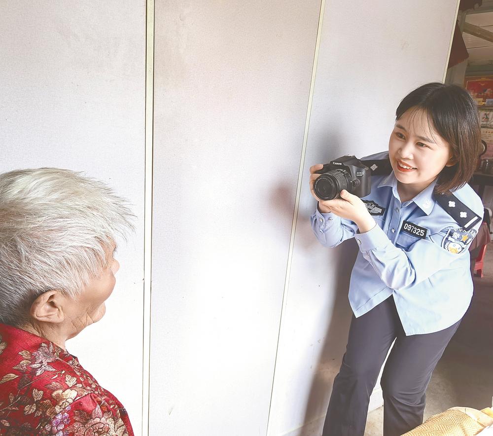 高效应对办证高峰  上冈派出所服务暖心升级