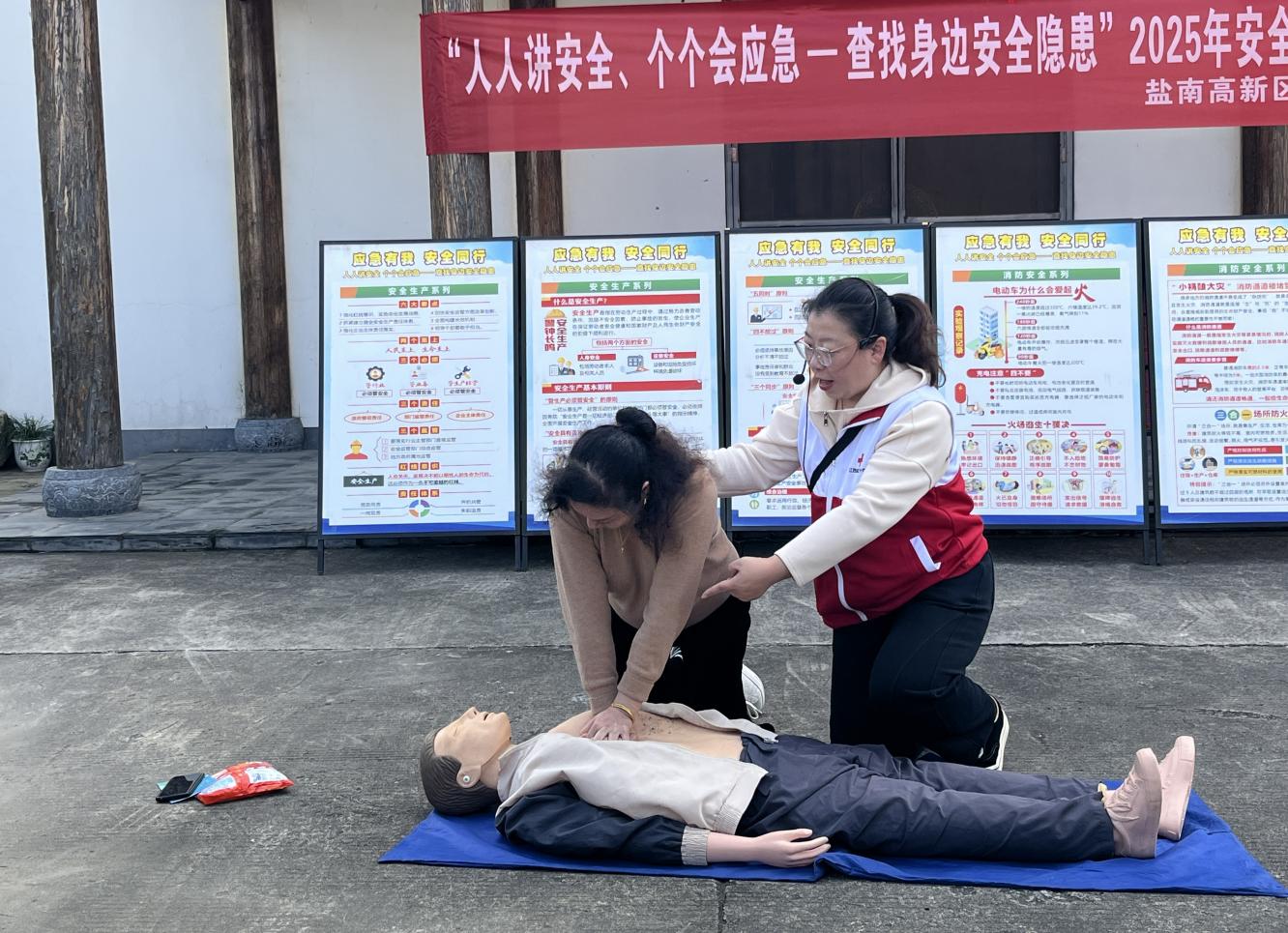 伍佑街道开展消防演练筑牢安全“防火墙”