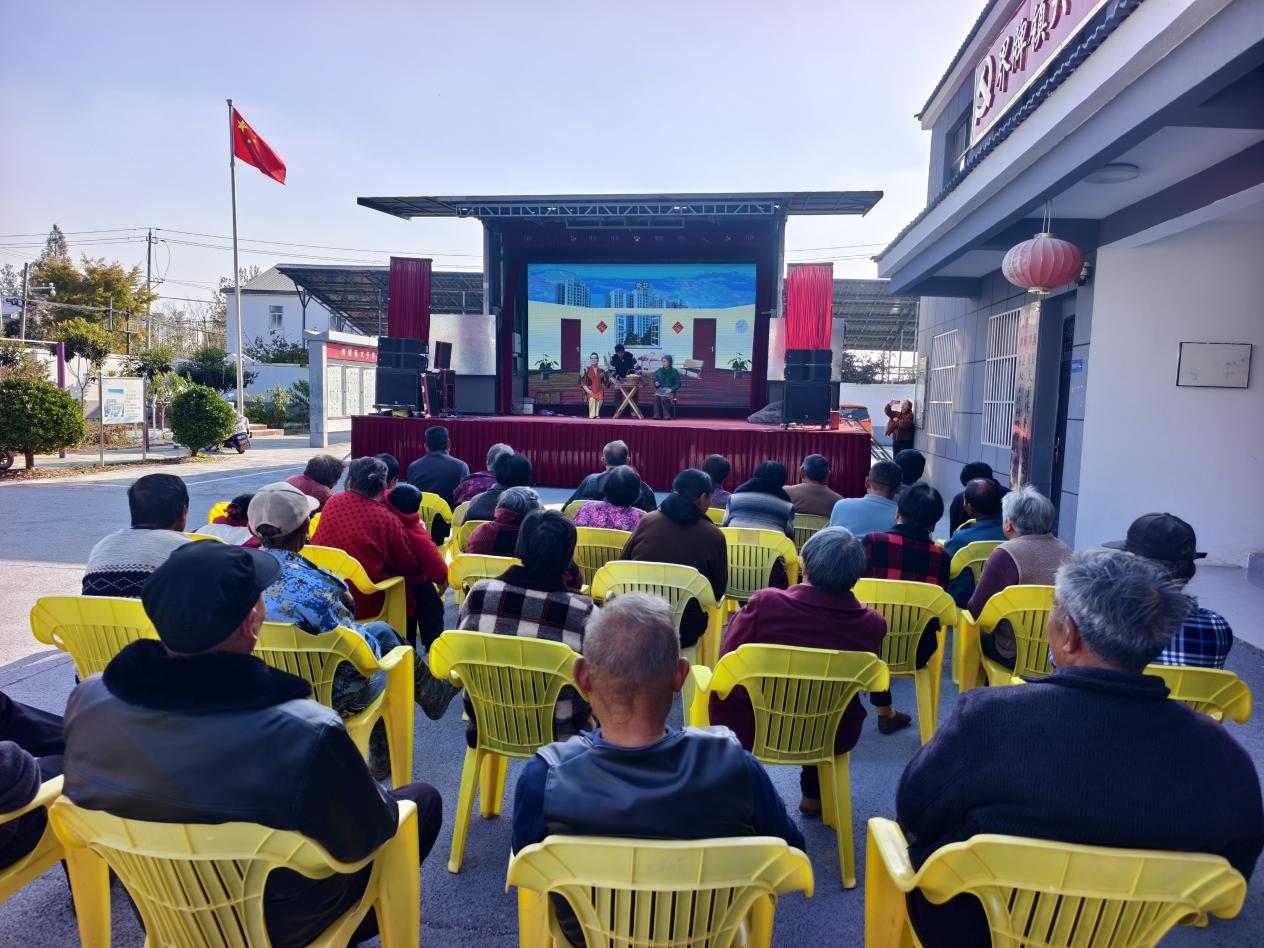 界牌镇：农闲时节戏飘香 文艺演出下乡送暖