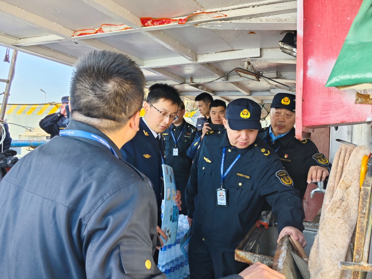 盐城联合巡查整治水上安全风险隐患