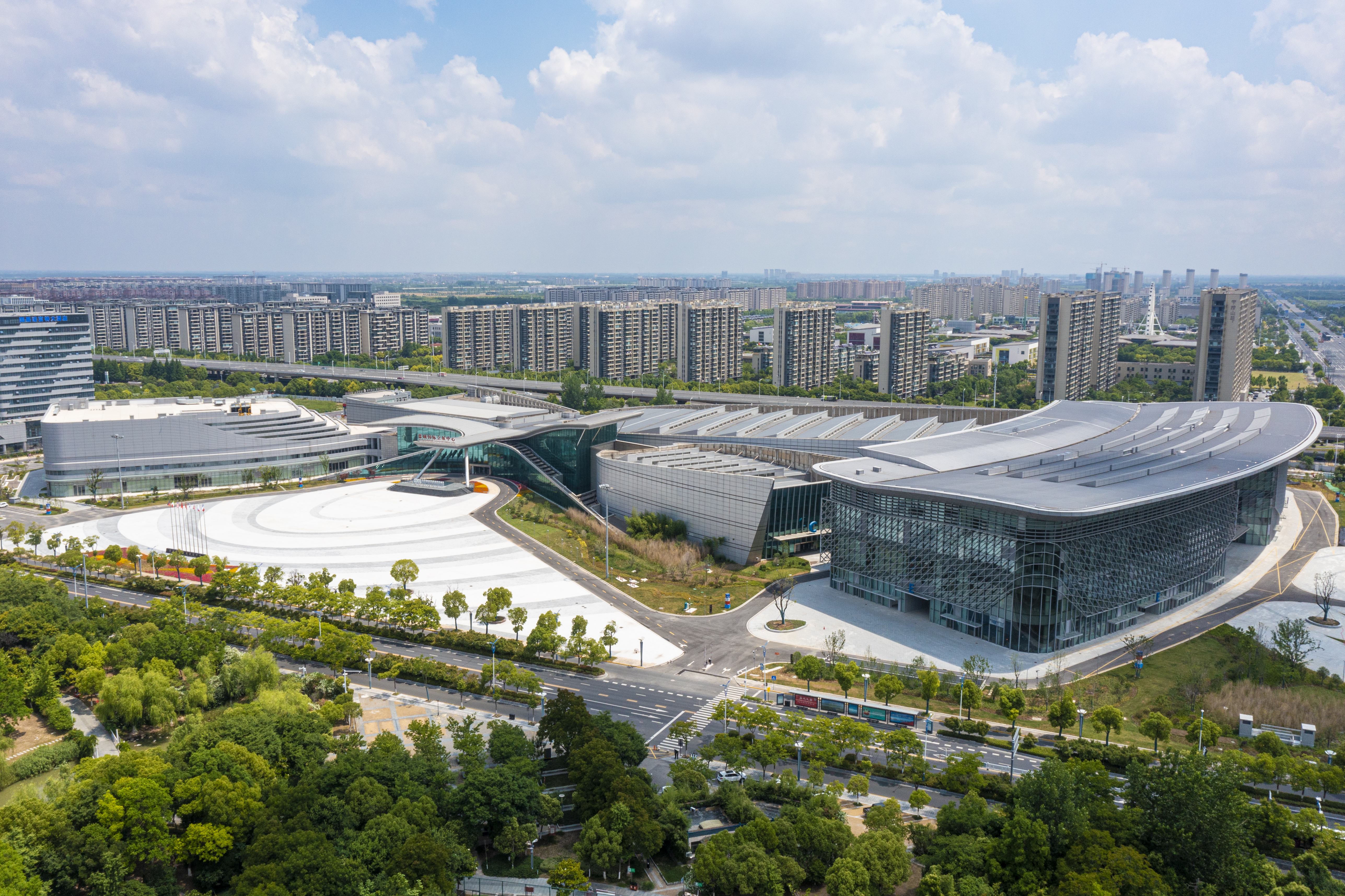 盐城东方集团：加压奋进快冲刺 攻坚突破勇争先