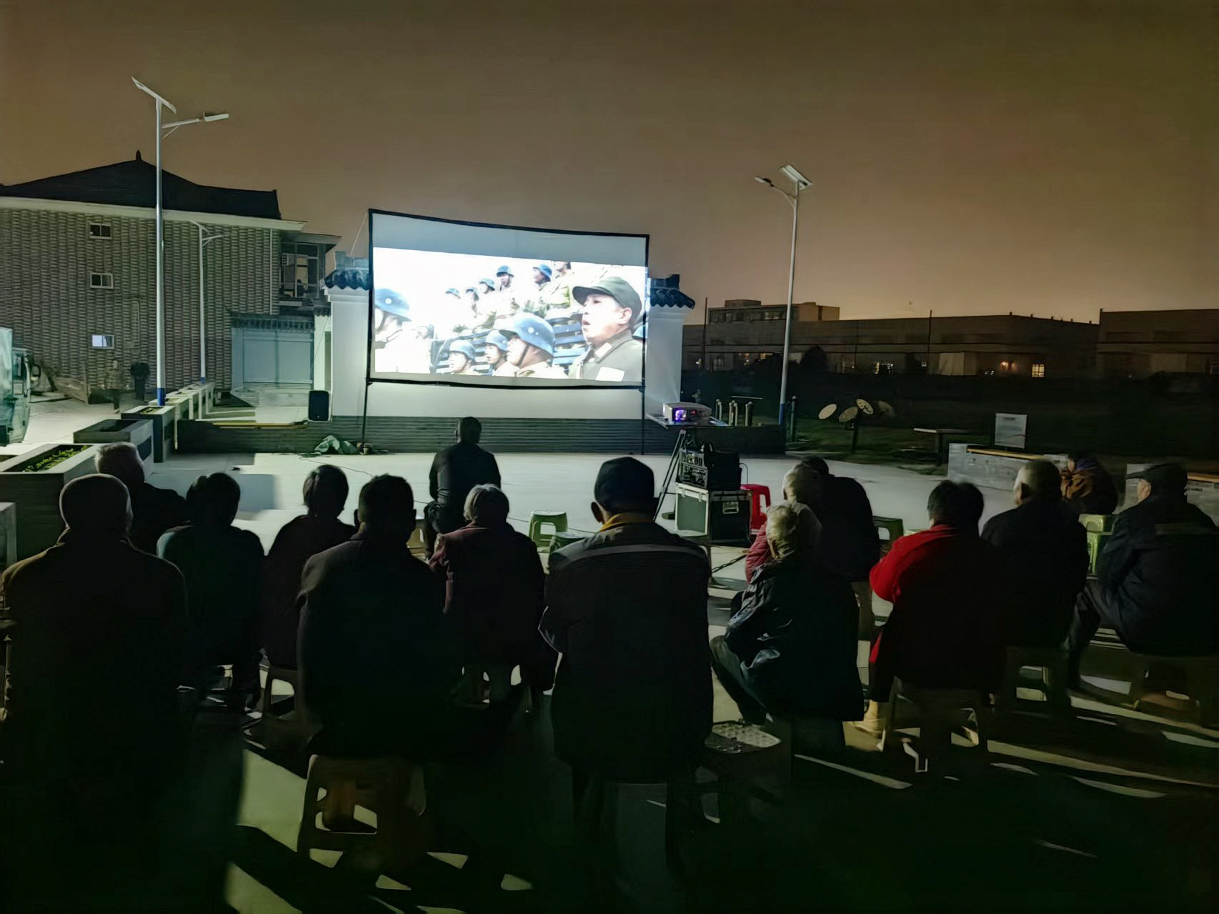 盐渎街道开展红色观影活动