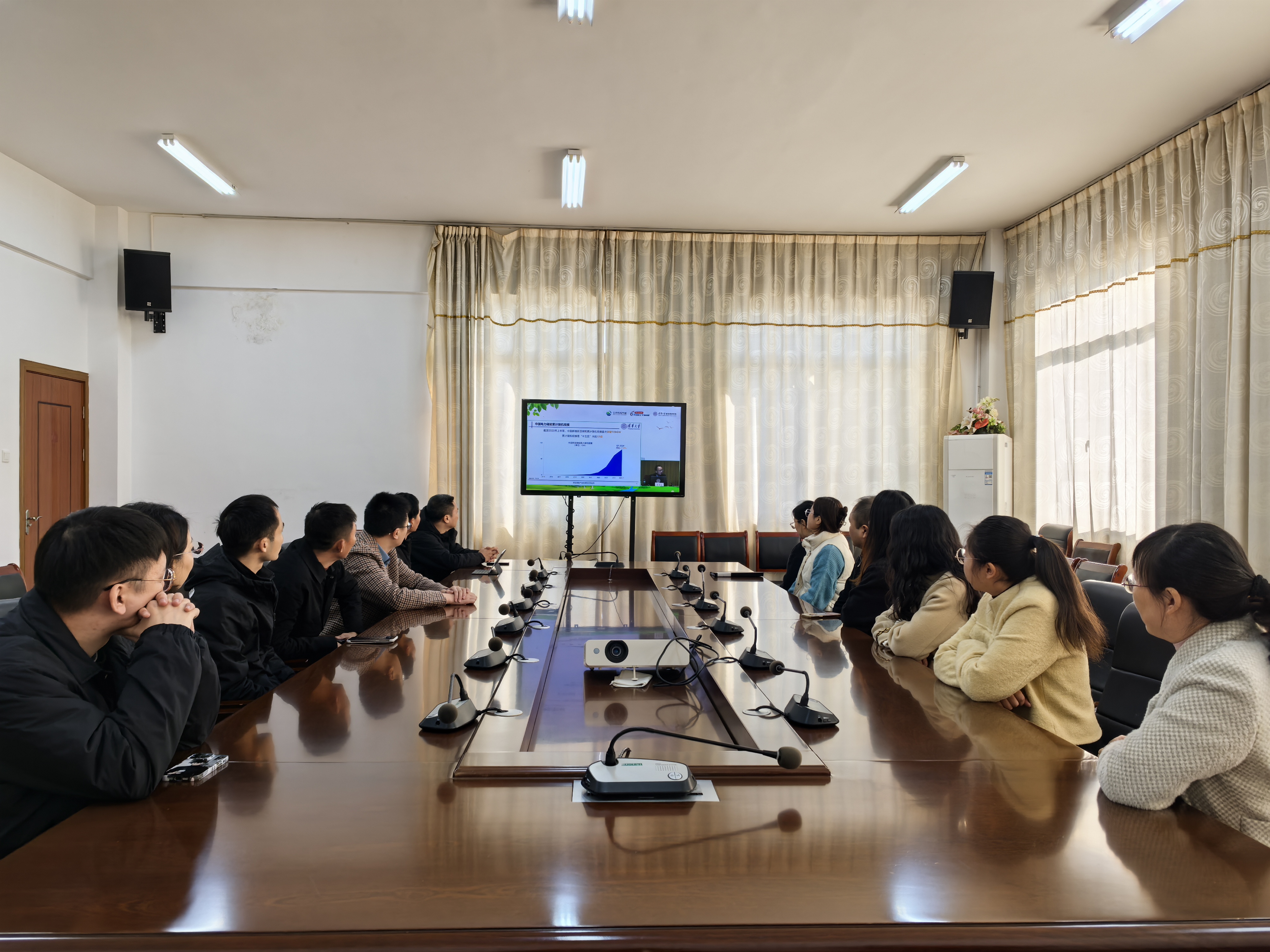 解码新型储能“金钥匙” 龙冈镇奏响基层绿色发展“新乐章”