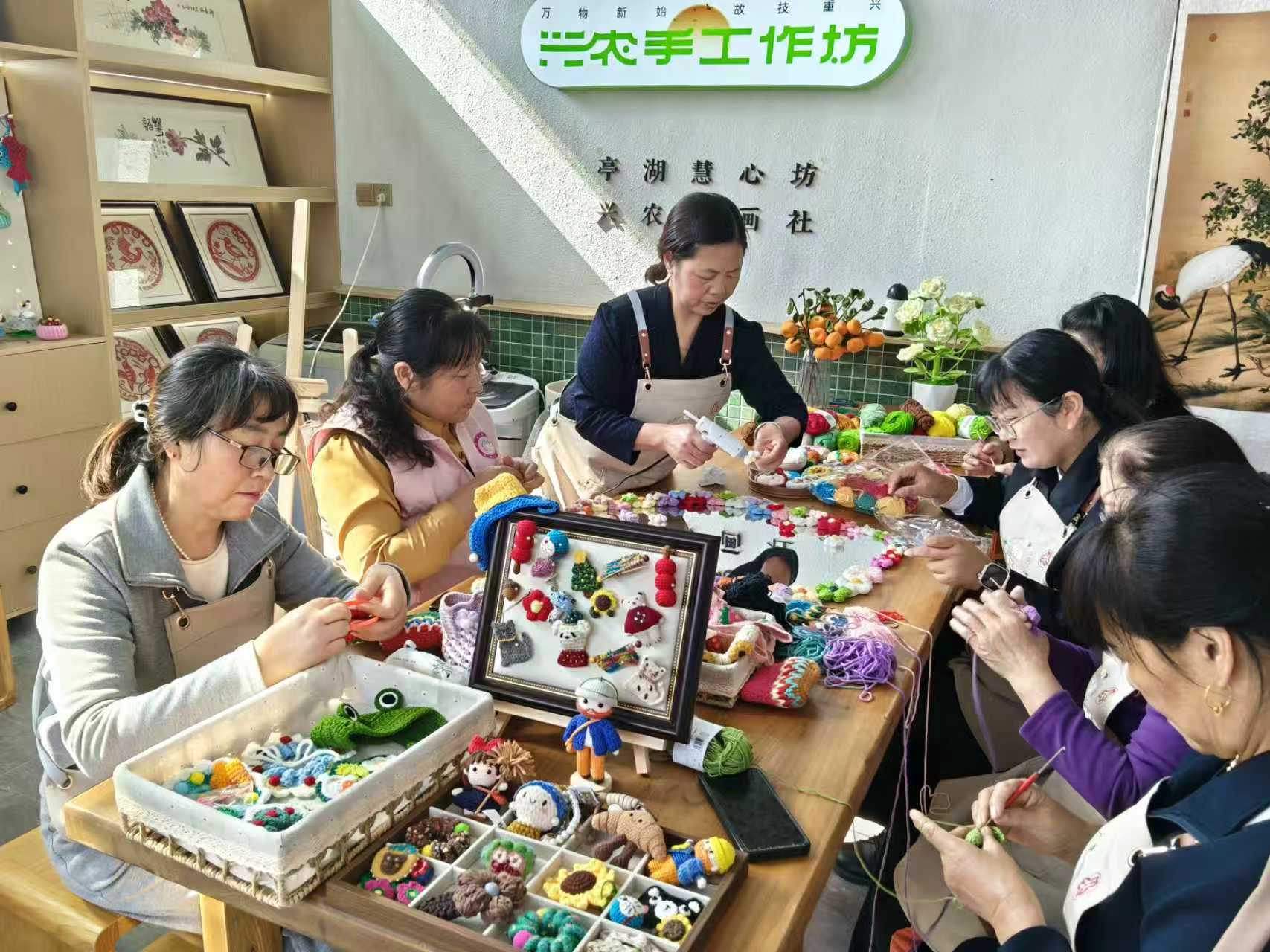 黄尖镇兴农村开展“温暖冬日，幸福编织”活动