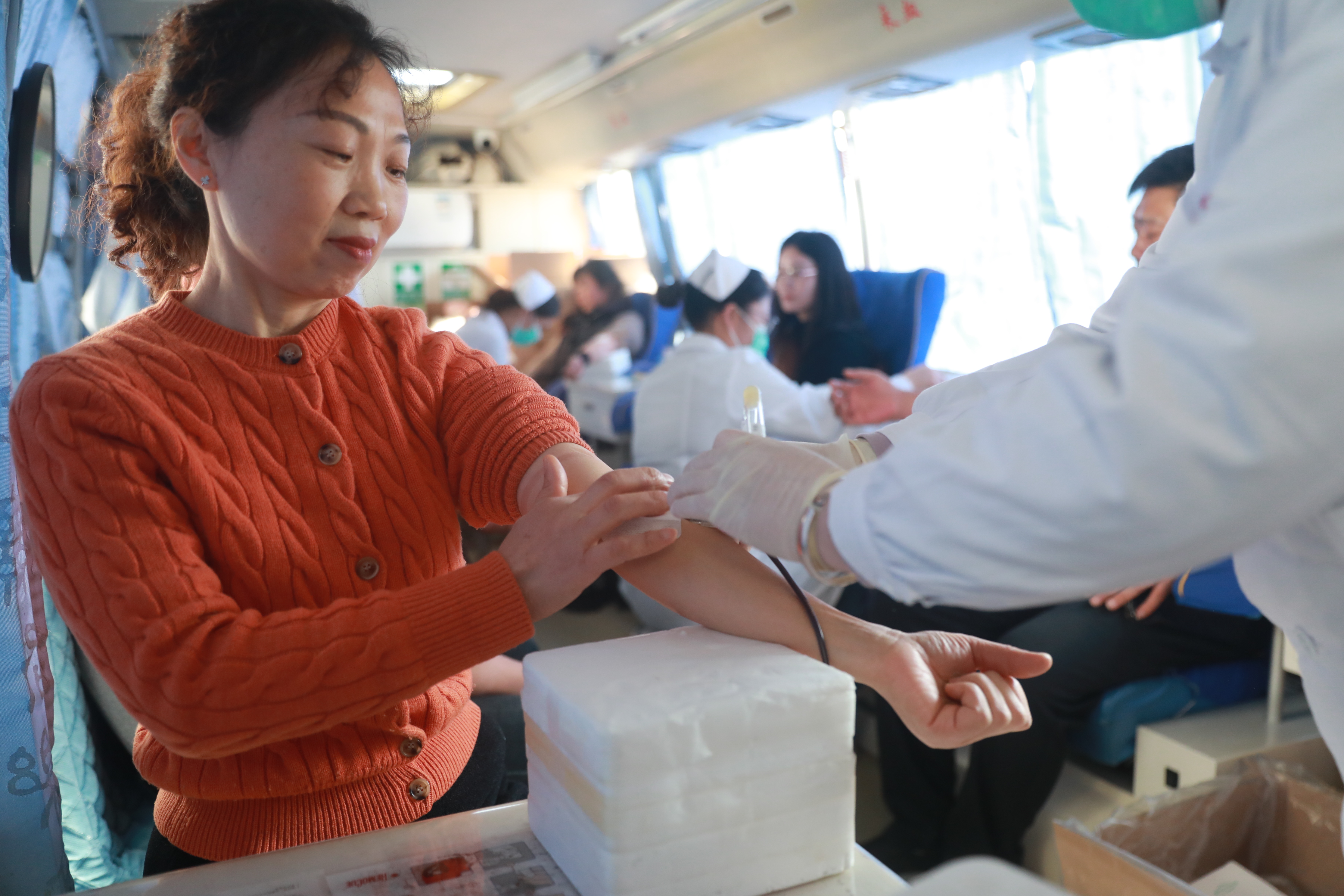 白驹镇居民踊跃捐献热血