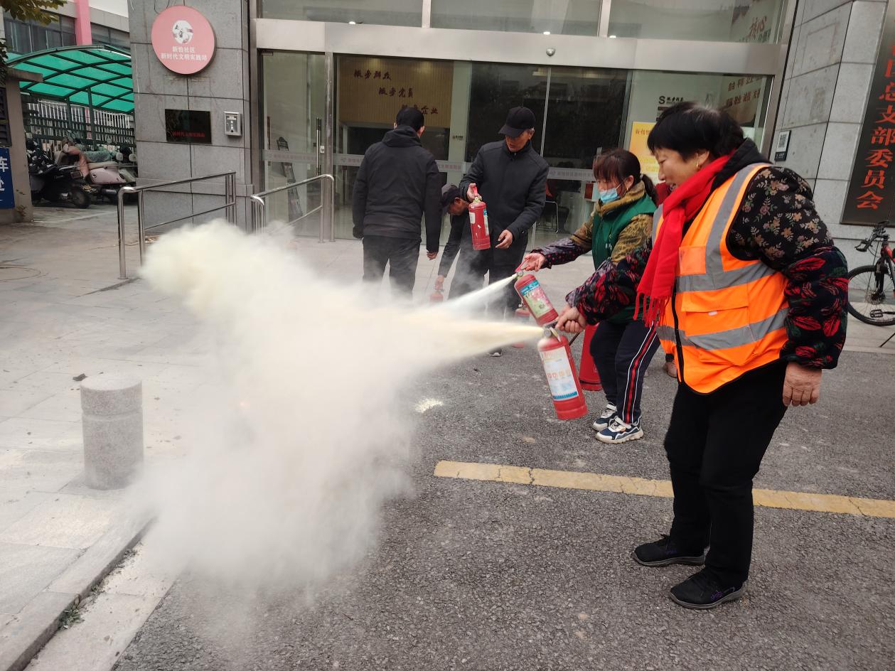 新河街道新怡社区开展“安全护航 平安过冬”活动