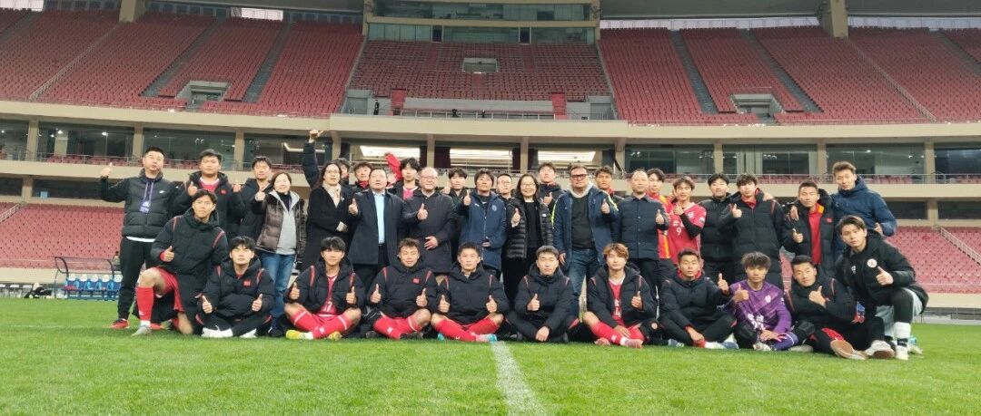 今天，盐城队亮相上海虹口足球场！