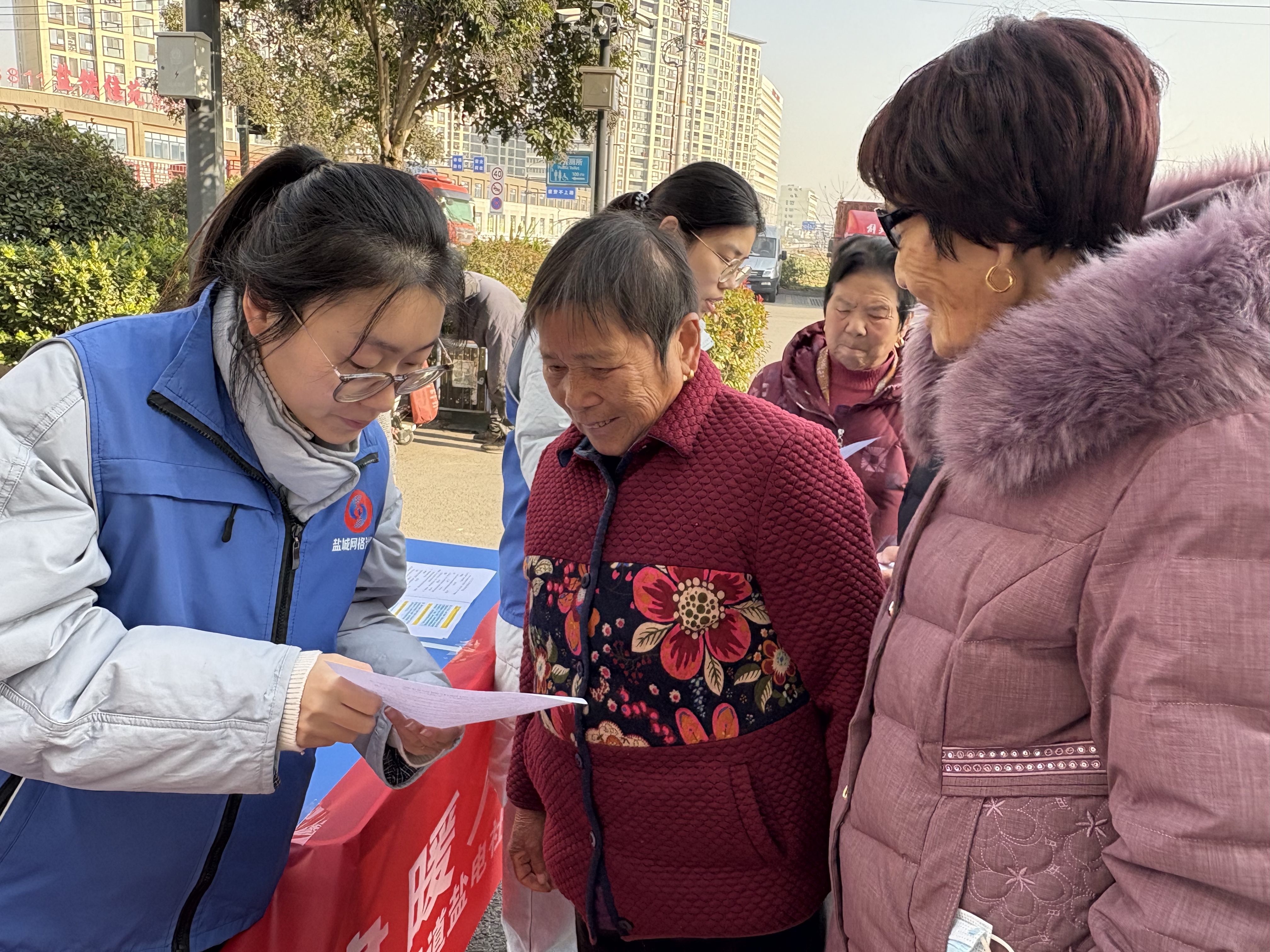 新洋街道盐电社区：志愿服务进小区 文明创建暖人心