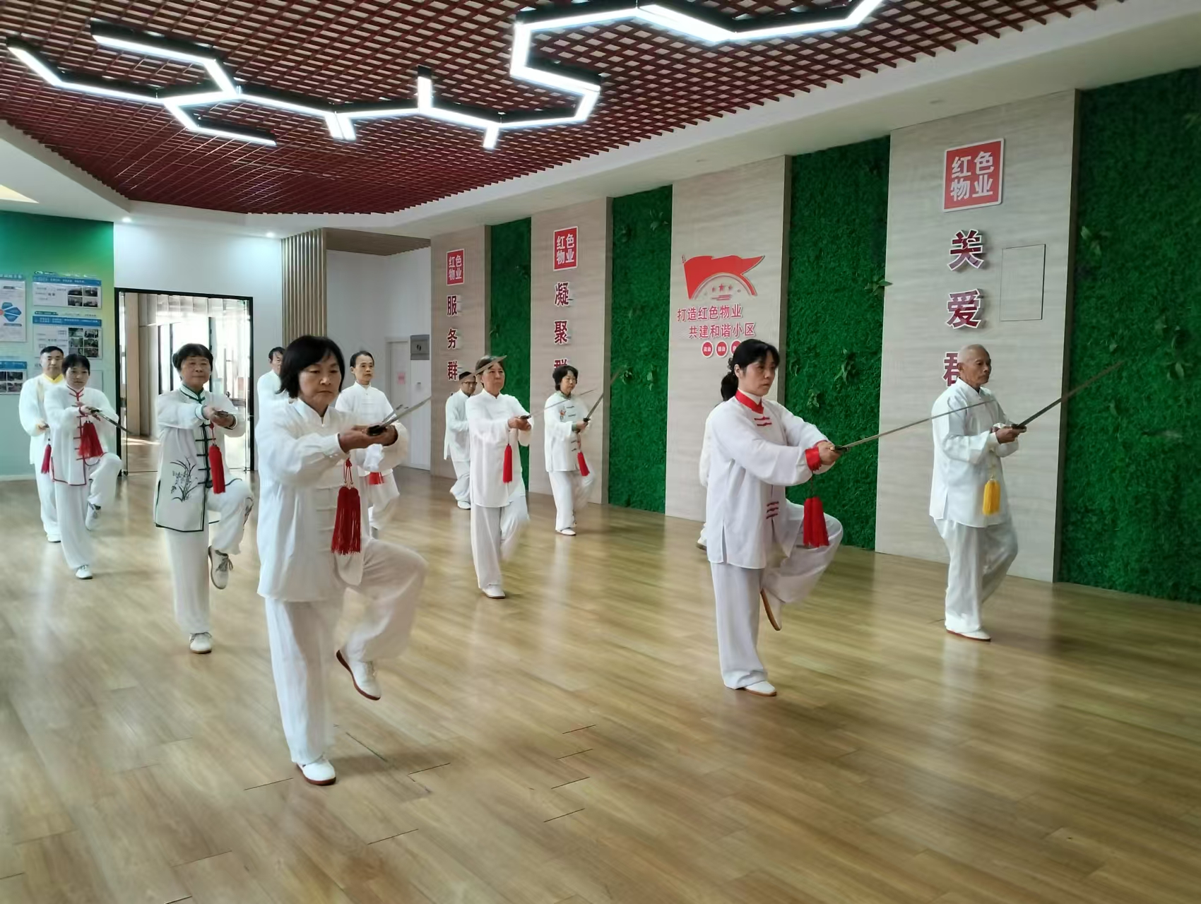 新河街道聚亨社区公益太极剑共享健康生活