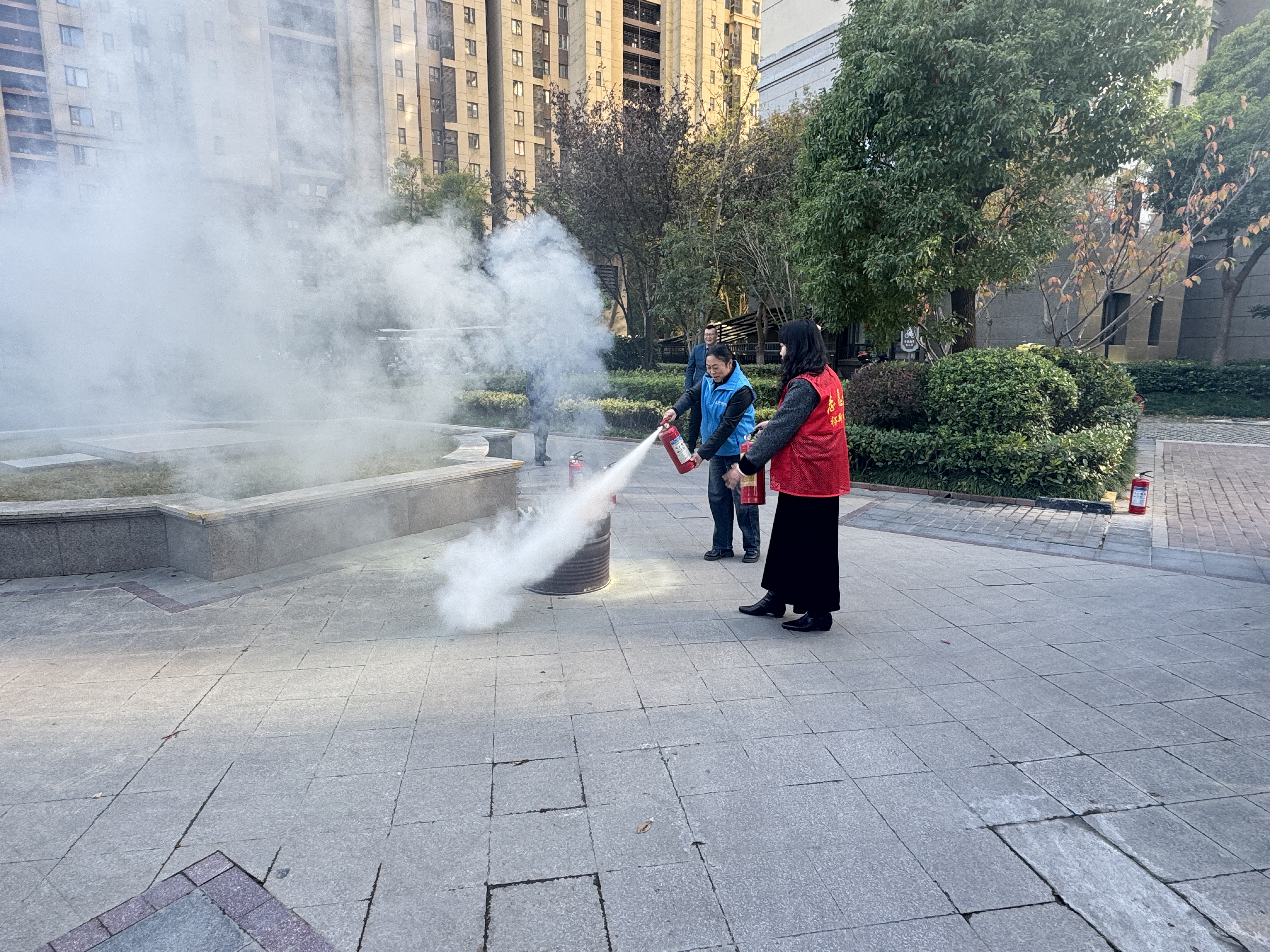 新都街道组织开展消防应急演练