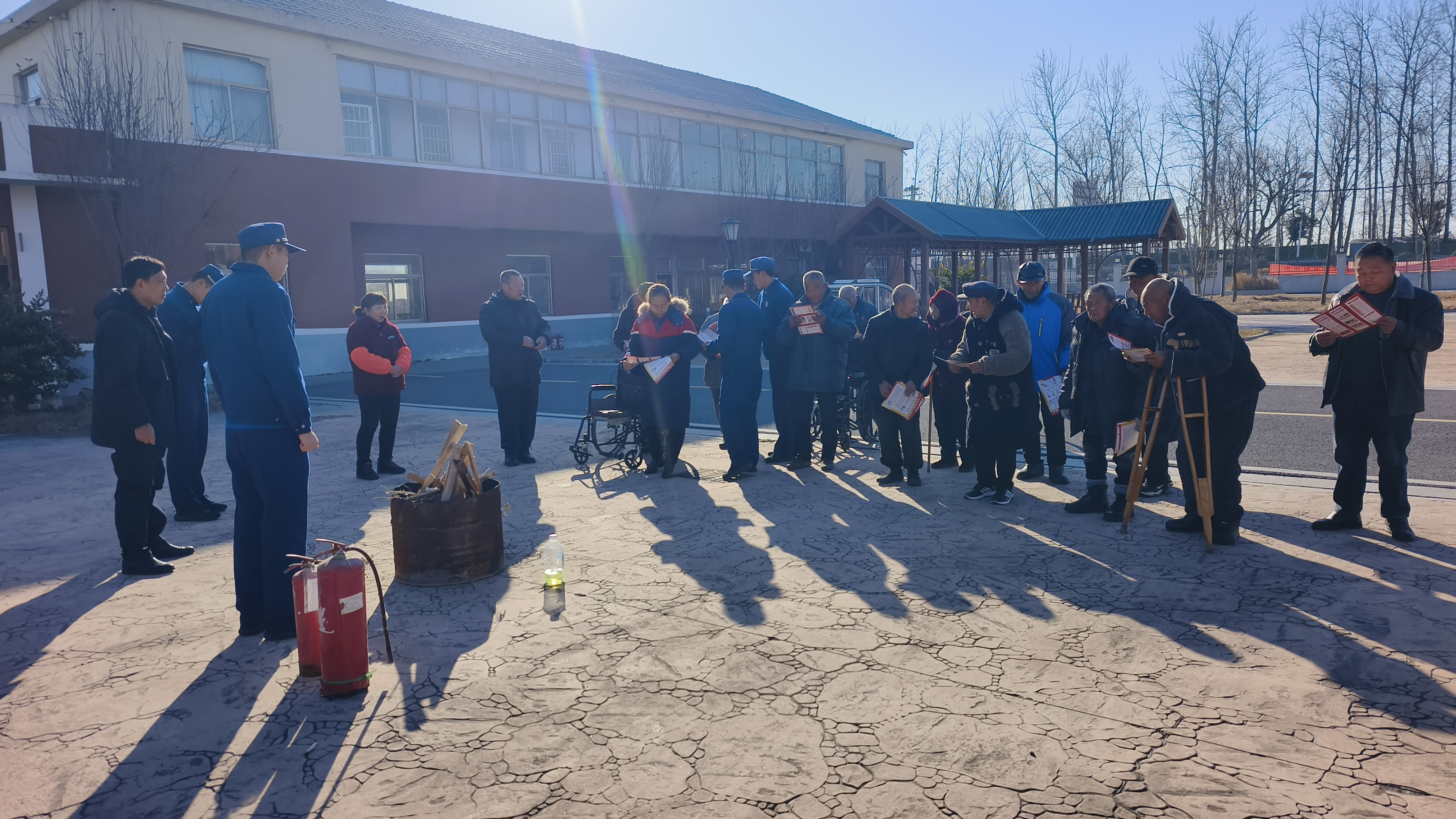 板湖敬老院开展消防演练 筑牢安全“暖心墙”