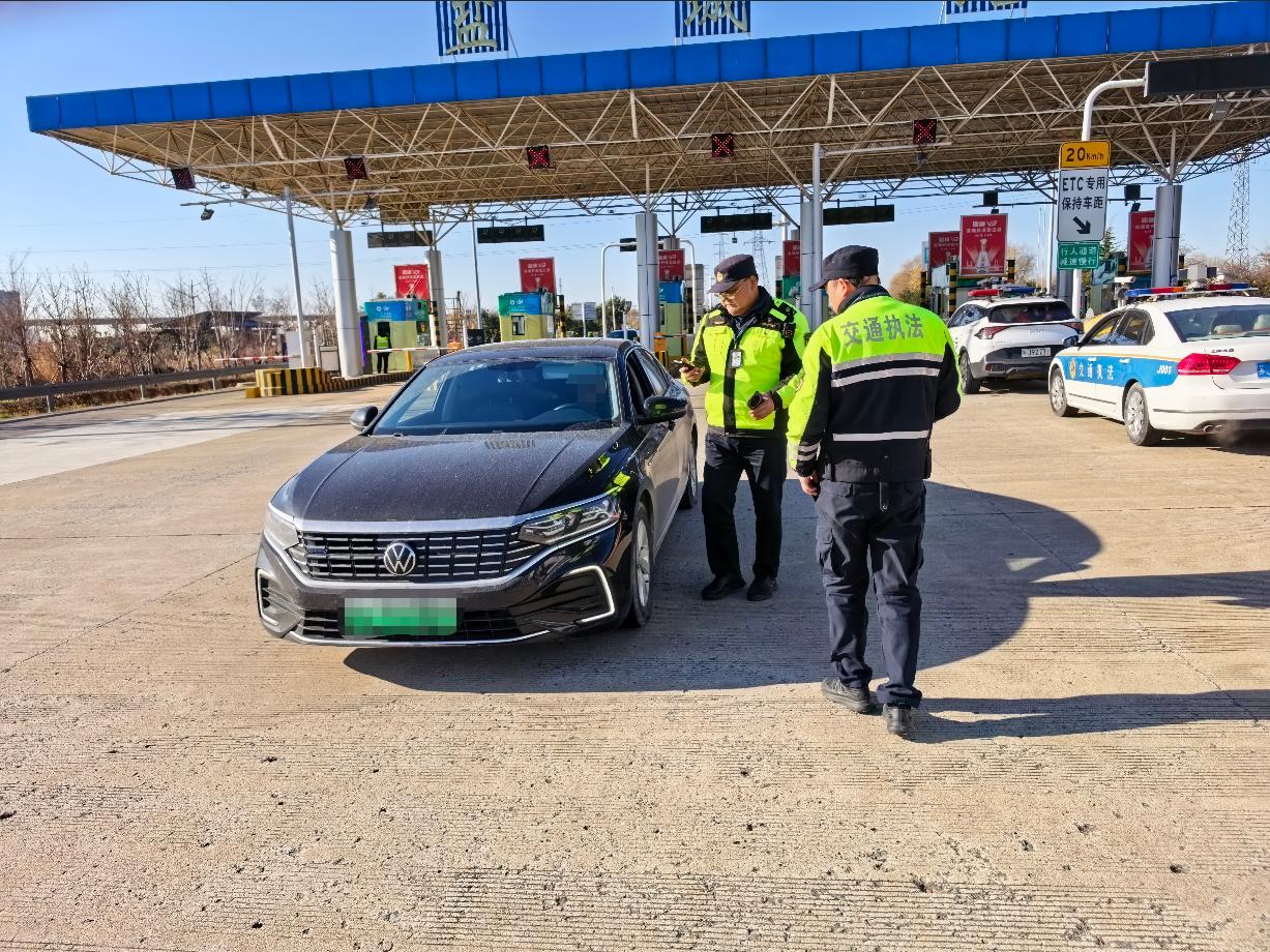 盐城严管“两客一货”聚力护航元旦安全路