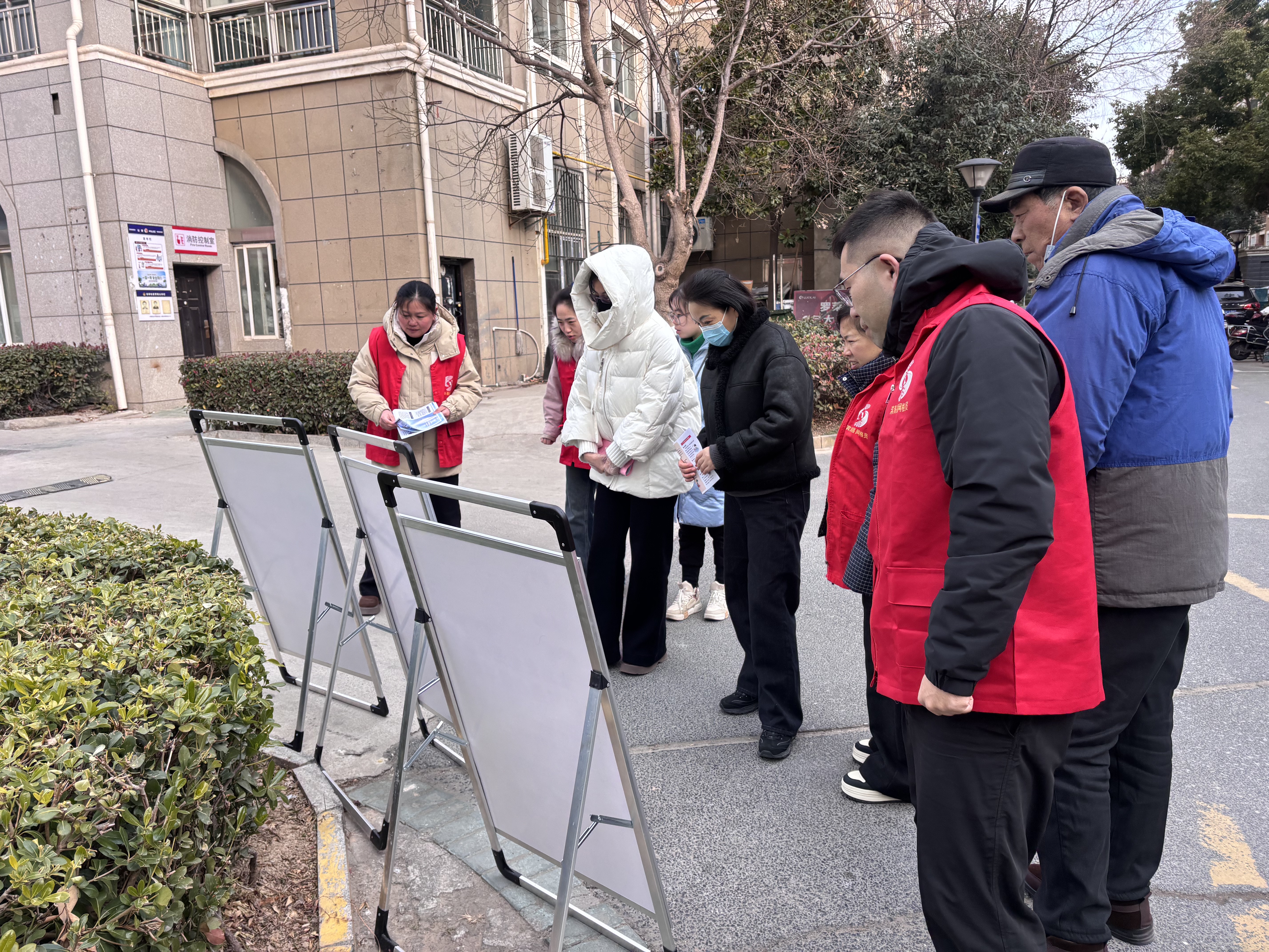 东坎街道开展“人人讲文明 处处守礼仪”主题宣传活动