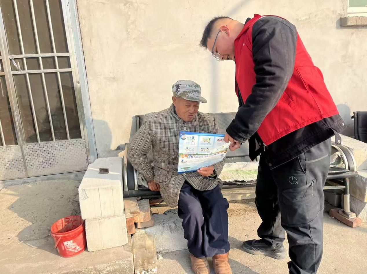 东台市五烈镇90后青年党员陆晖乾：网格田间两头跑 真心实意为群众