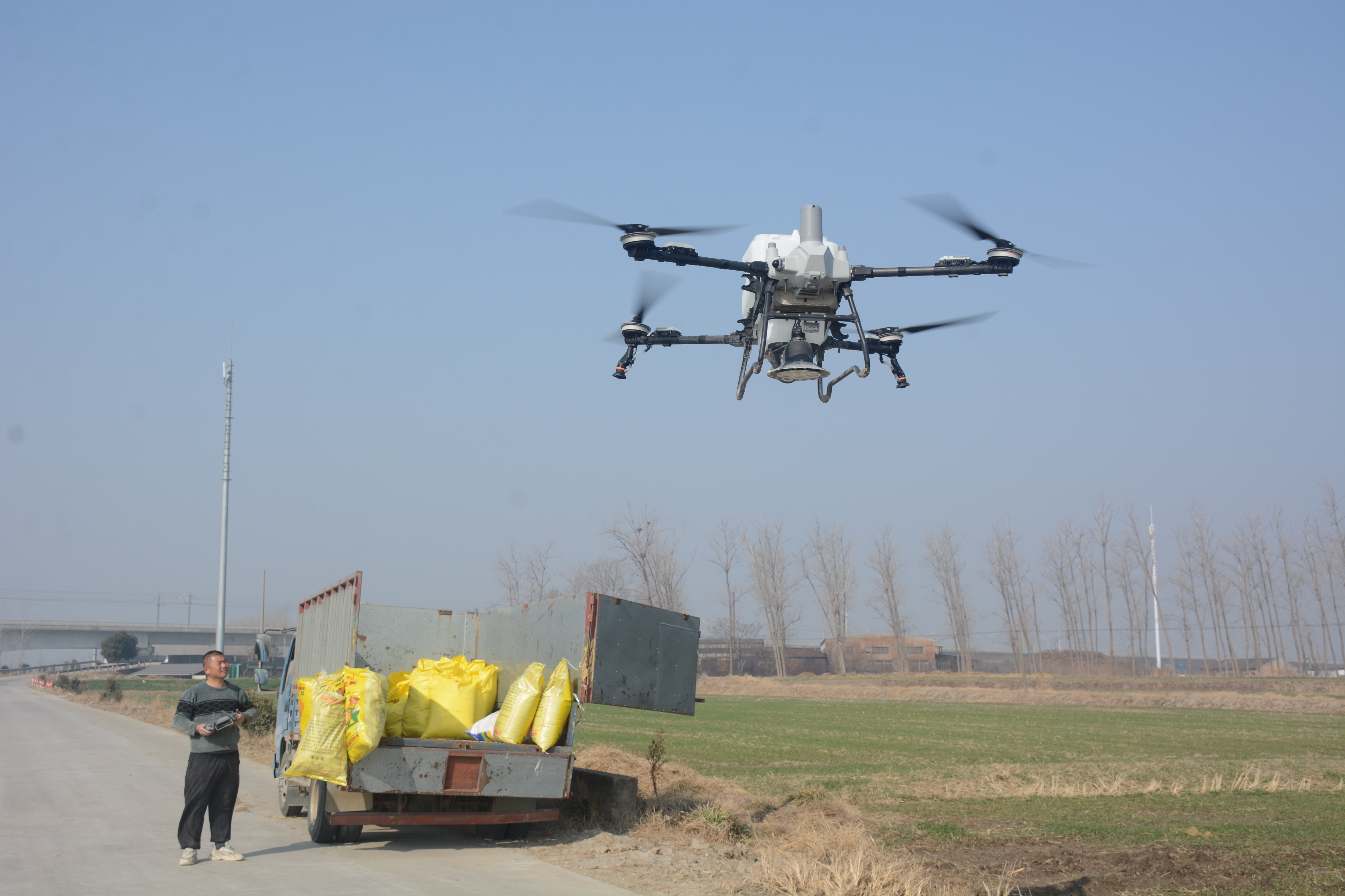 草堰镇：追施小麦冬腊肥 助力夏熟丰收