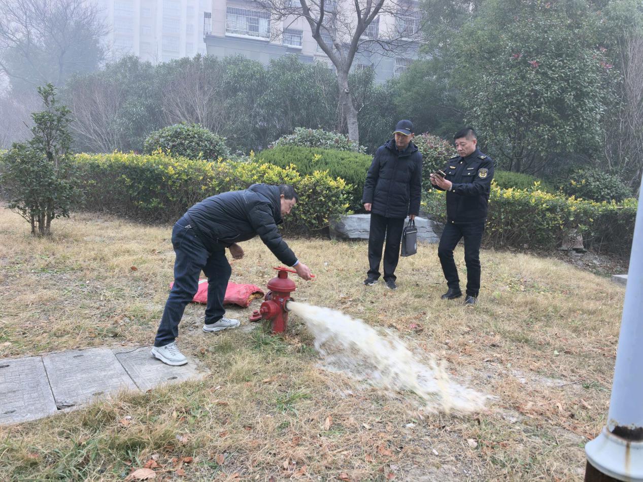 伍佑街道开展消防栓专项抽查