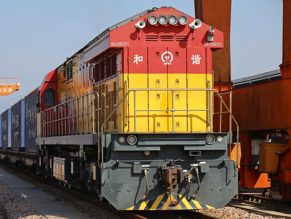 普洱咖啡“坐”上专列 中老铁路首列咖啡豆货运专列发车