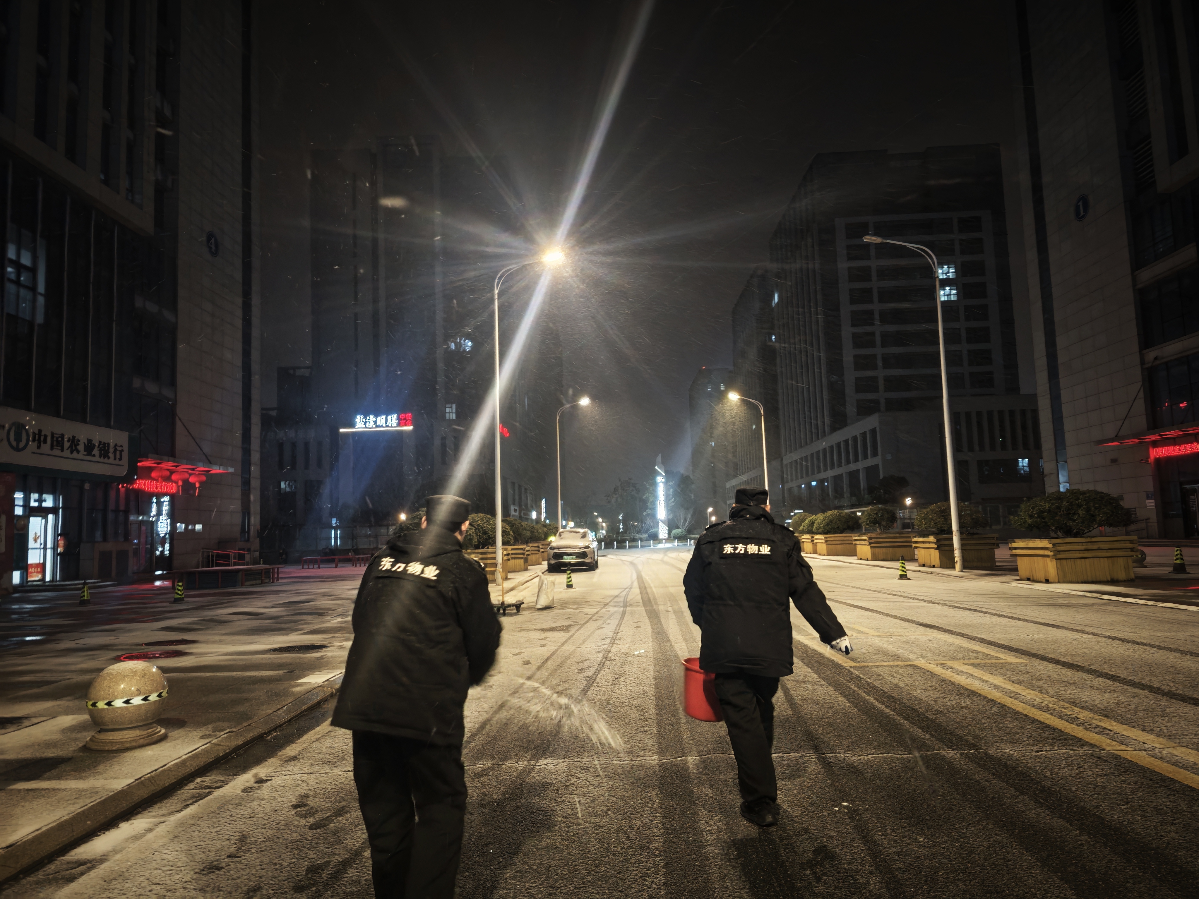 以雪为令齐上阵 ，扫雪除冰护城安| 盐东方集团全力开展扫雪除冰行动